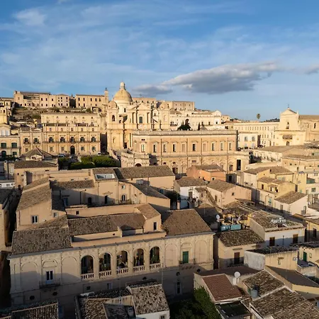 Vico Trigona Con Terrazza E Jacuzzi Riscaldata Apartmán *