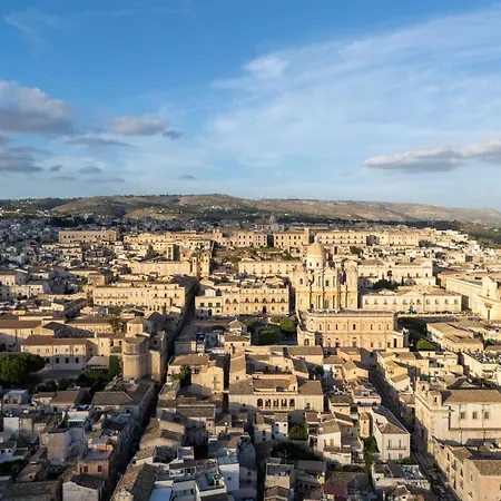 Vico Trigona Con Terrazza E Jacuzzi Riscaldata