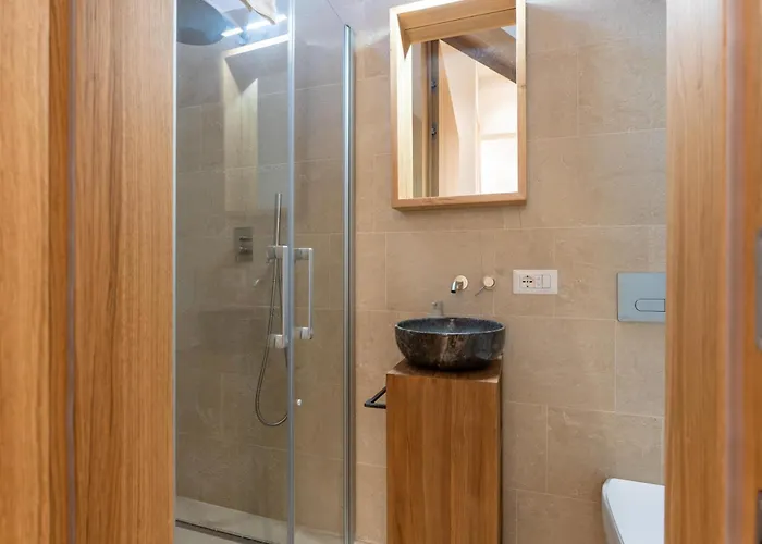 Апартаменты Vico Trigona Con Terrazza E Jacuzzi Riscaldata