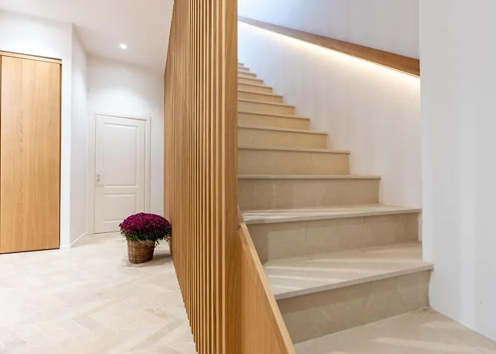 Апартаменты Vico Trigona Con Terrazza E Jacuzzi Riscaldata