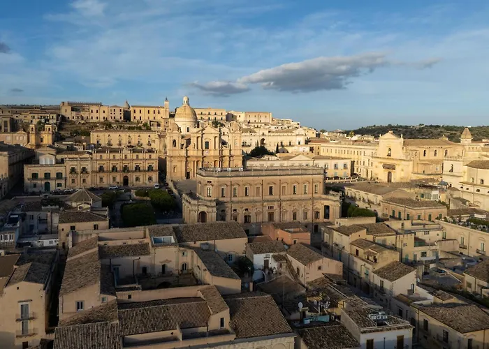 Апартаменты Vico Trigona Con Terrazza E Jacuzzi Riscaldata