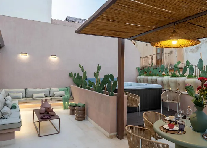 Vico Trigona Con Terrazza E Jacuzzi Riscaldata Ното