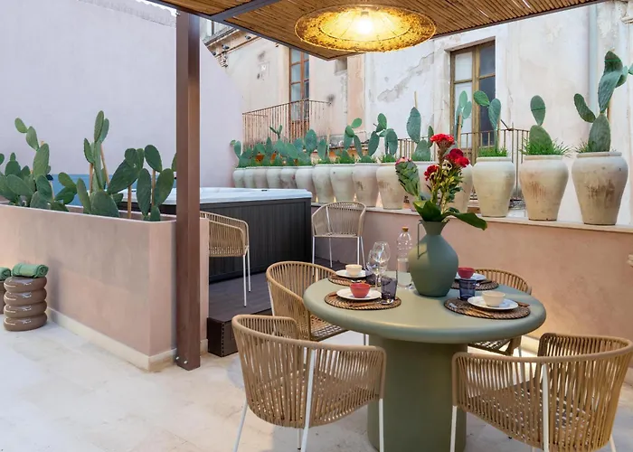 Vico Trigona Con Terrazza E Jacuzzi Riscaldata Ното